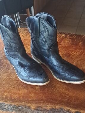 Womens Black Western Cowboy Boots - Classic Leather Look